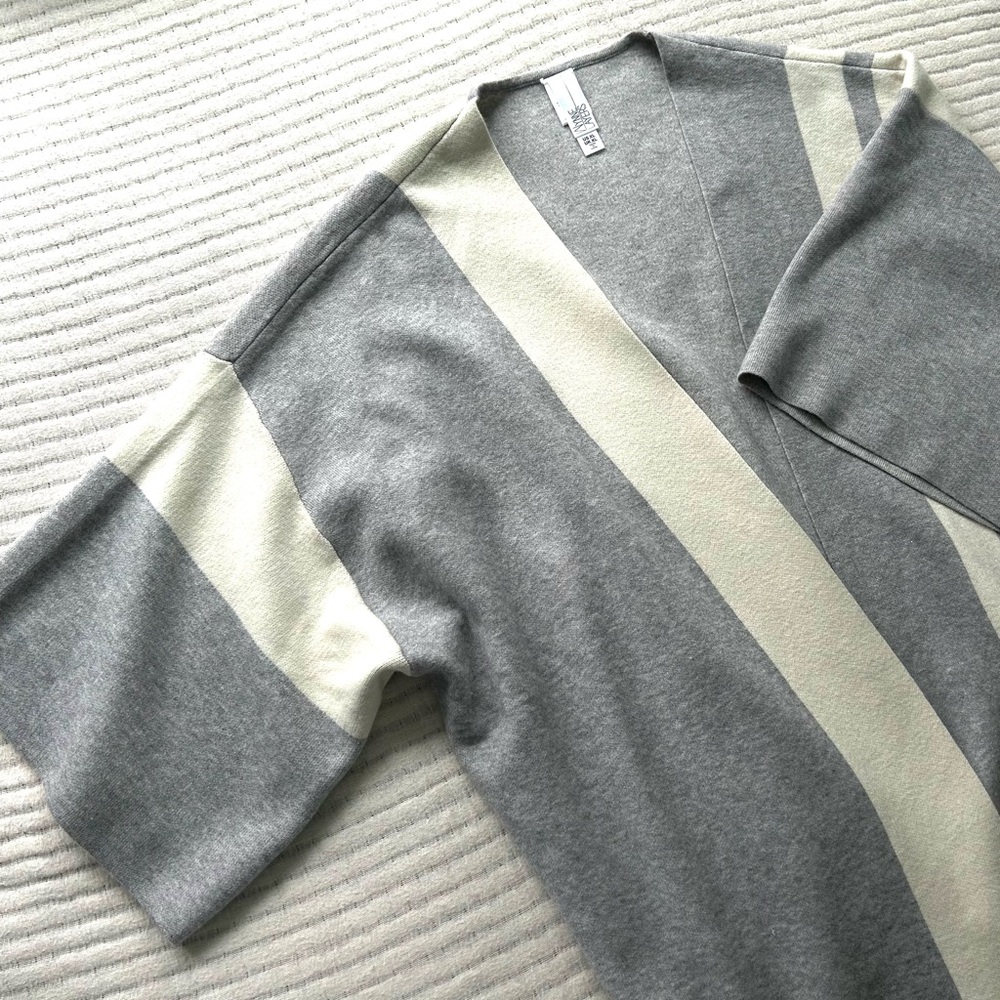 Open Front Kimono Sweater Cardigan Poncho Shawl Wrap Size XL Gray and Cream - Picture 6 of 9